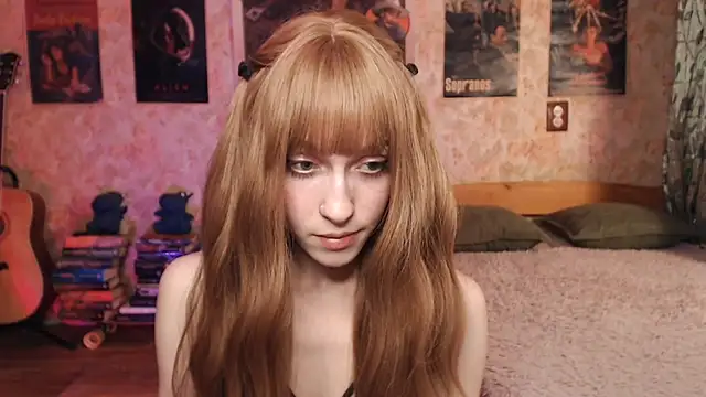 Snapshot of Friendly_Ellie chatting on 11-28-25, 10:18 Friendly Ellie online show from 11-28-25, 10:18