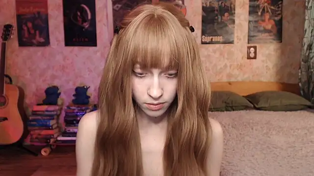 Snapshot of Friendly_Ellie chatting on 11-29-25, 01:14 Friendly Ellie online show from 11-29-25, 01:14