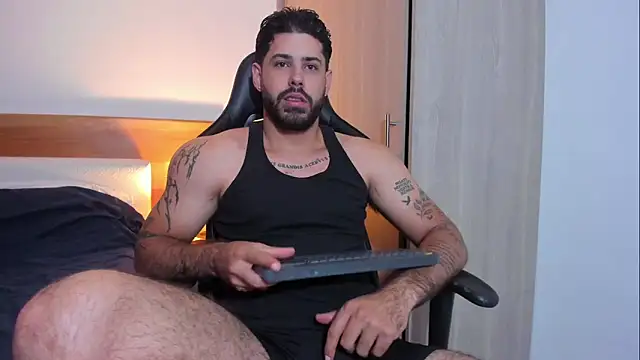 Justyn Torres online show from 01-23-25, 03:43