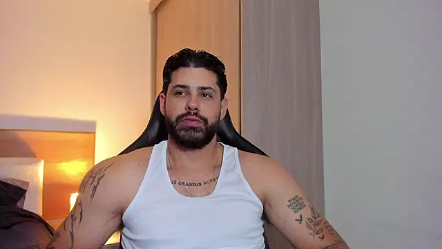 Justyn Torres online show from 03-11-25, 01:37