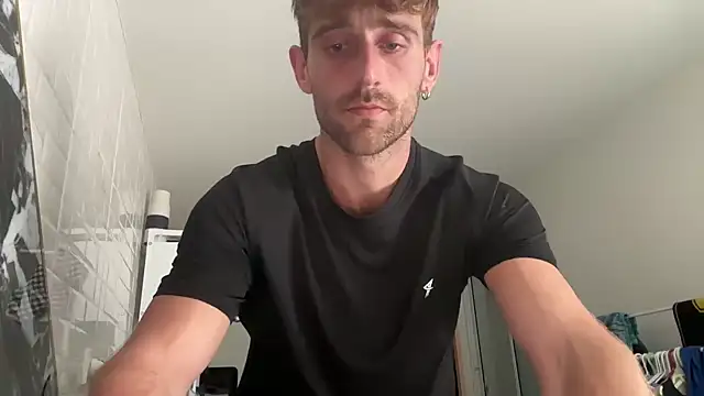 Snapshot of lukegunn chatting on 01-03-25, 02:54 lukegunn online show from 01-03-25, 02:54