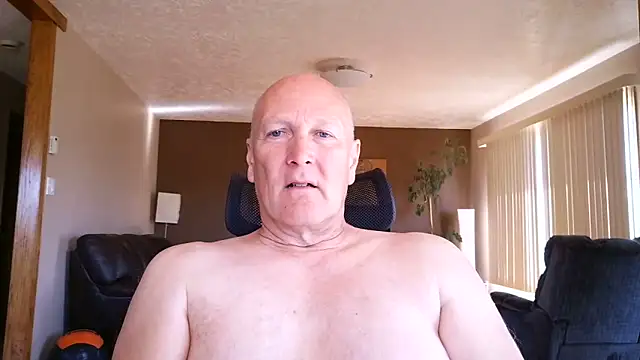 Snapshot of BasicAnt chatting on 05-19-26, 03:18 BasicAnt online show from 05-19-26, 03:18