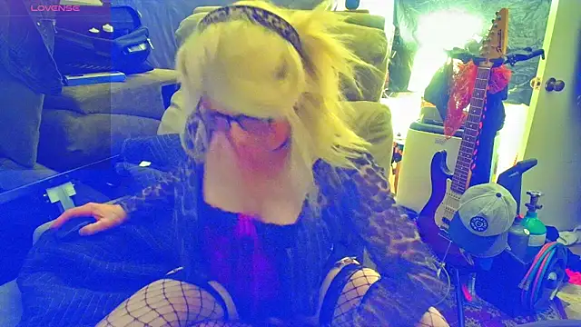 Snapshot of DoMeDoggyDiana chatting on 03-20-26, 08:52 DoMeDoggyDiana online show from 03-20-26, 08:52