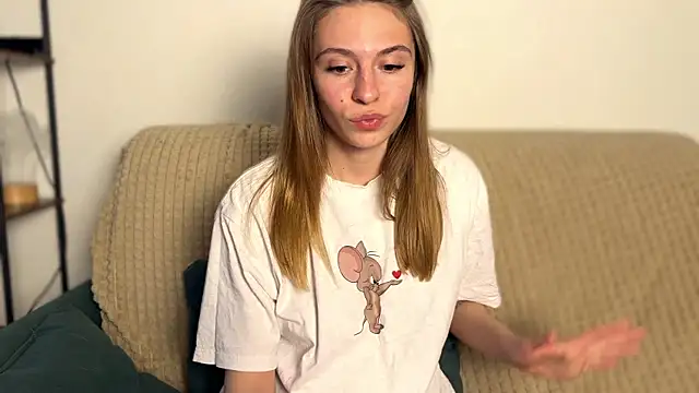 LovelyKatea online show from 05-21-26, 03:52