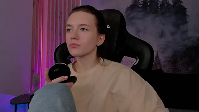 Snapshot of JennyDens chatting on 12-17-24, 09:07 JennyDens online show from 12-17-24, 09:07