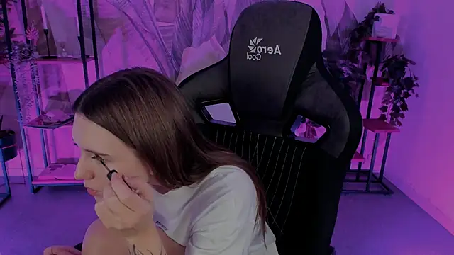 Snapshot of JennyDens chatting on 02-28-25, 02:31 JennyDens online show from 02-28-25, 02:31