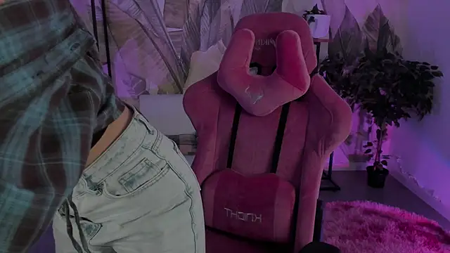 Snapshot of JennyDens chatting on 09-09-25, 11:43 JennyDens online show from 09-09-25, 11:43