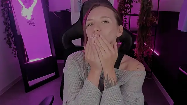 Snapshot of JennyDens chatting on 09-28-25, 03:28 JennyDens online show from 09-28-25, 03:28