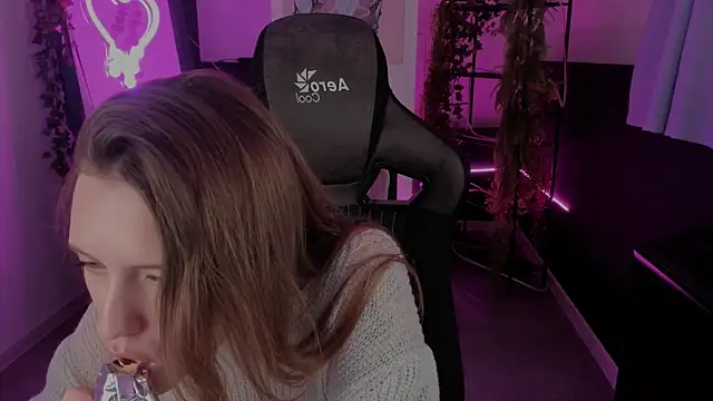 Snapshot of JennyDens chatting on 09-30-25, 03:17 JennyDens online show from 09-30-25, 03:17