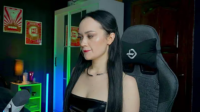 QueenAliss online show from 12-19-25, 11:28