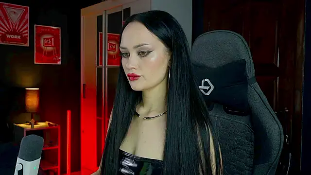 QueenAliss online show from 03-18-26, 05:32