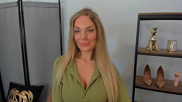 Snapshot of AulloraHoney chatting on 05-16-26, 10:36 AulloraHoney online show from 05-16-26, 10:36