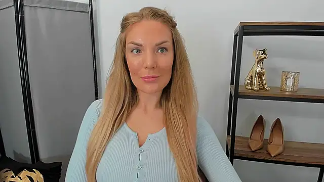 Snapshot of AulloraHoney chatting on 06-16-26, 05:21 AulloraHoney online show from 06-16-26, 05:21