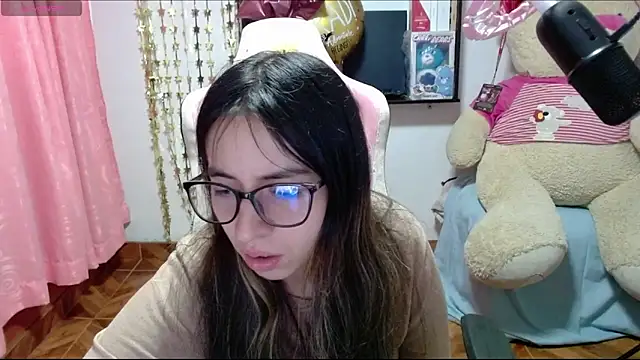 Maggie Fox3 online show from 11-25-25, 01:38