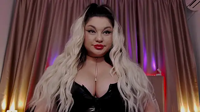 Larissa K online show from 10-26-25, 01:06