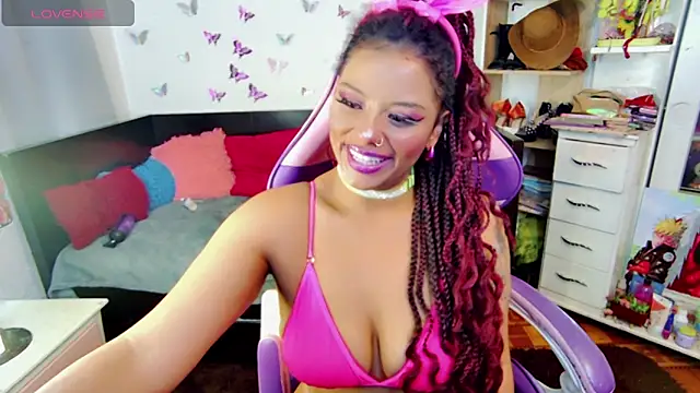 Snapshot of Naasha_ chatting on 01-10-25, 05:13 Naasha  online show from 01-10-25, 05:13