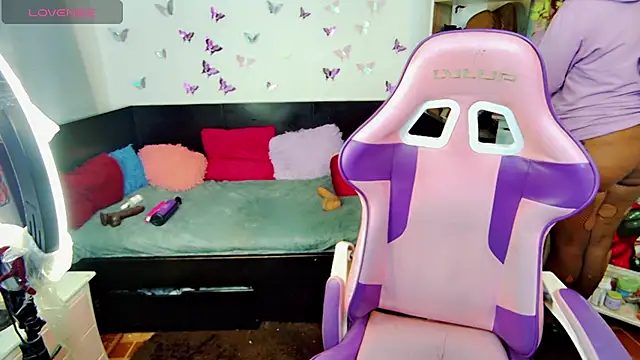 Snapshot of Naasha_ chatting on 01-12-25, 09:19 Naasha  online show from 01-12-25, 09:19