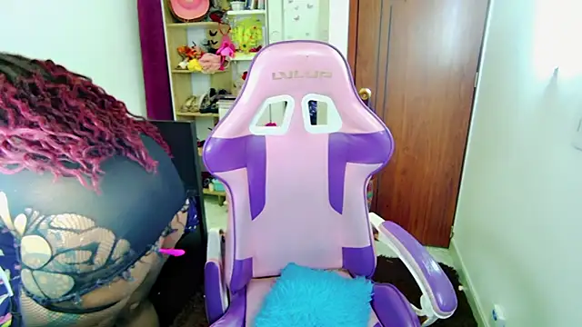 Snapshot of Naasha_ chatting on 02-09-25, 07:49 Naasha  online show from 02-09-25, 07:49