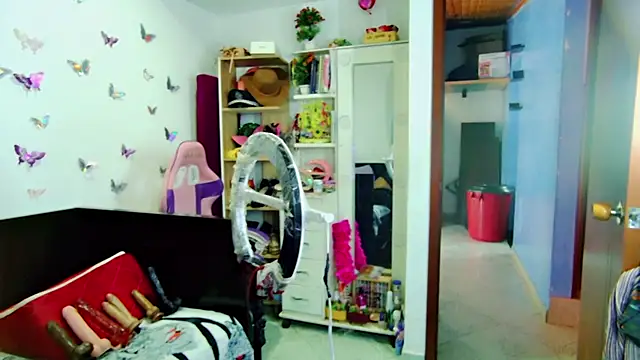 Snapshot of Naasha_ chatting on 03-18-25, 08:37 Naasha  online show from 03-18-25, 08:37