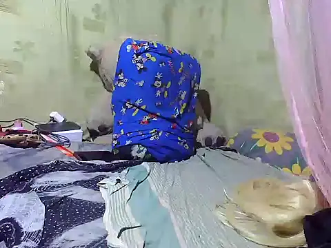 Snapshot of Alora-shine chatting on 02-02-25, 01:30 Alora-shine online show from 02-02-25, 01:30