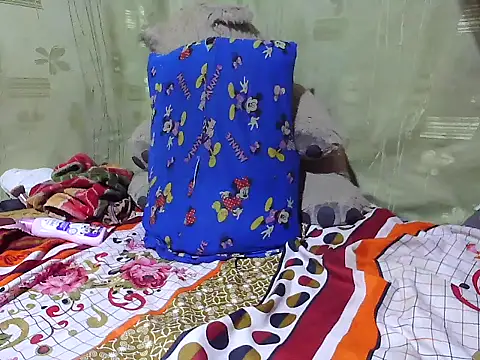 Snapshot of Alora-shine chatting on 02-06-25, 10:21 Alora-shine online show from 02-06-25, 10:21