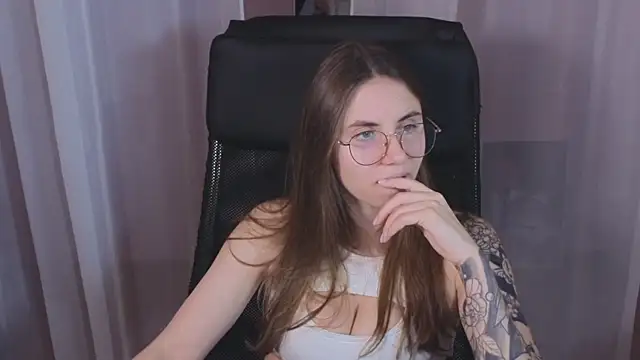  AnnaStark  online show from 02-05-25, 08:25