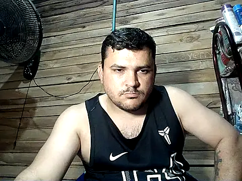 Snapshot of Arcangel_05 chatting on 03-21-26, 04:17 Arcangel 05 online show from 03-21-26, 04:17