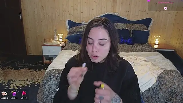 Snapshot of VanessaDoyle chatting on 01-26-25, 06:07 VanessaDoyle online show from 01-26-25, 06:07