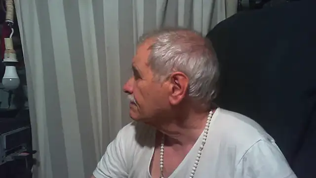Snapshot of nonnomaturobisex chatting on 05-21-26, 08:43 nonnomaturobisex online show from 05-21-26, 08:43