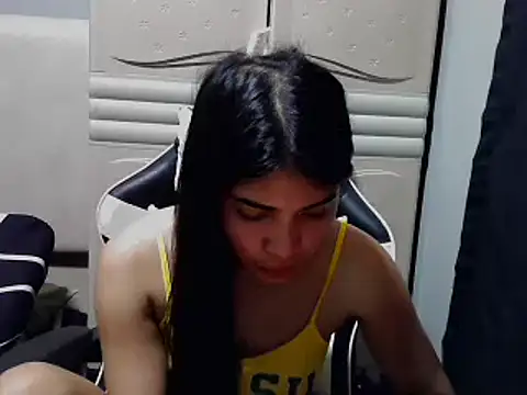 Snapshot of Miss_unknown chatting on 10-17-25, 03:53 Miss unknown online show from 10-17-25, 03:53