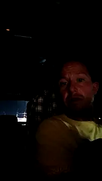 Snapshot of Roberts8inchcock chatting on 11-20-25, 05:18 Roberts8inchcock online show from 11-20-25, 05:18