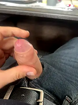 Snapshot of Vgma057 chatting on 10-12-25, 10:47 Vgma057 online show from 10-12-25, 10:47