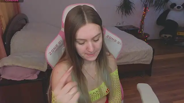 CyrilaPuff online show from 12-19-24, 06:45