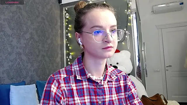 KateJonson online show from 10-15-25, 06:46