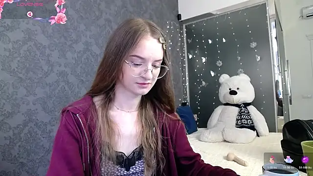 Snapshot of KateJonson chatting on 06-12-26, 06:56 KateJonson online show from 06-12-26, 06:56