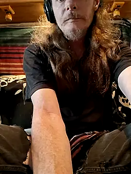 Snapshot of truckerlove69 chatting on 06-11-26, 04:16 truckerlove69 online show from 06-11-26, 04:16