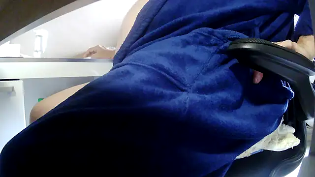 Snapshot of suedel65 chatting on 05-13-26, 04:04 suedel65 online show from 05-13-26, 04:04