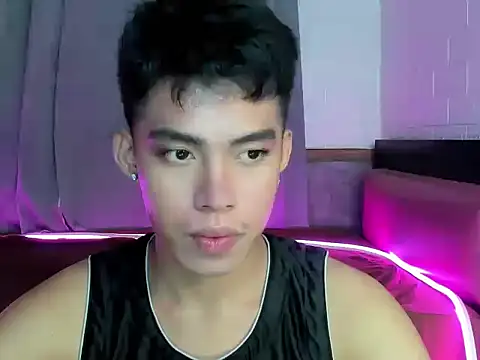 Snapshot of Lightjt04 chatting on 10-16-25, 05:03 Lightjt04 online show from 10-16-25, 05:03