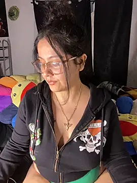 Snapshot of MsConejitaa chatting on 12-28-24, 03:04 MsConejitaa online show from 12-28-24, 03:04