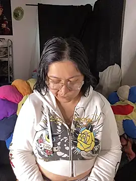 Snapshot of MsConejitaa chatting on 09-27-25, 03:28 MsConejitaa online show from 09-27-25, 03:28
