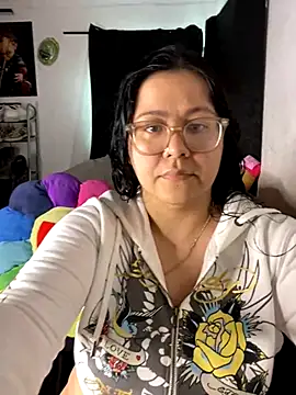 Snapshot of MsConejitaa chatting on 09-28-25, 04:23 MsConejitaa online show from 09-28-25, 04:23