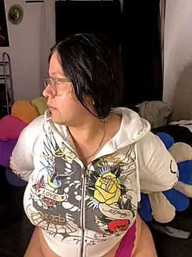 Snapshot of MsConejitaa chatting on 10-11-25, 12:04 MsConejitaa online show from 10-11-25, 12:04