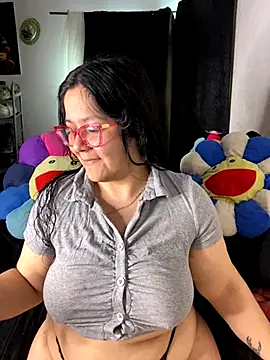 Snapshot of MsConejitaa chatting on 10-18-25, 05:03 MsConejitaa online show from 10-18-25, 05:03
