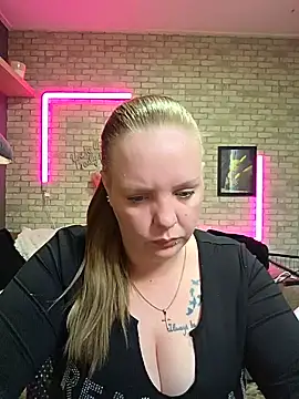 Snapshot of Melissa1994- chatting on 05-14-26, 05:42 Melissa1994- online show from 05-14-26, 05:42