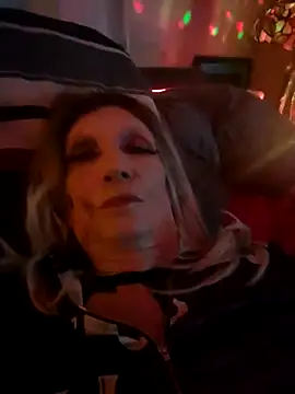 Snapshot of Vonniecd chatting on 02-14-25, 06:45 Vonniecd online show from 02-14-25, 06:45