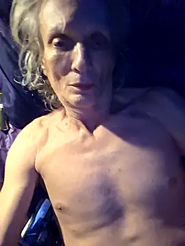 Snapshot of Vonniecd chatting on 09-18-25, 10:39 Vonniecd online show from 09-18-25, 10:39