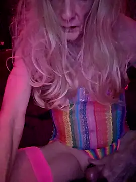 Snapshot of Vonniecd chatting on 10-14-25, 03:29 Vonniecd online show from 10-14-25, 03:29