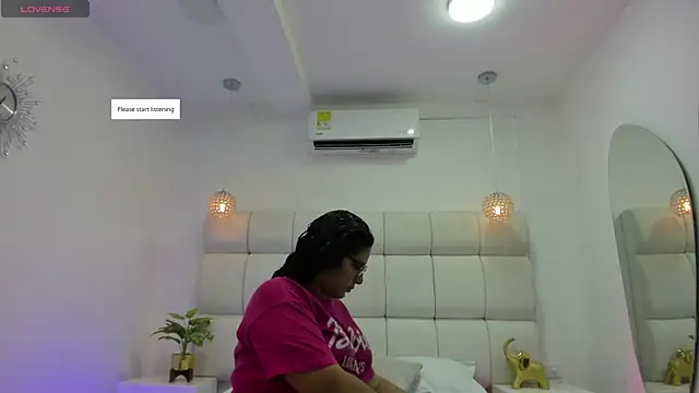 DanielleEvans  online show from 11-12-25, 11:21