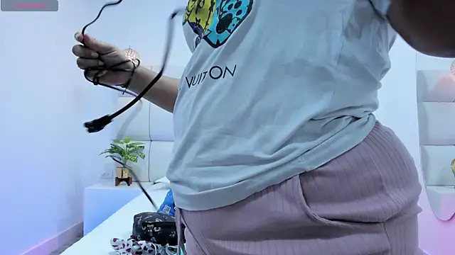 DanielleEvans  online show from 11-13-25, 11:20