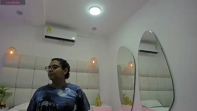 DanielleEvans  online show from 11-30-25, 11:14